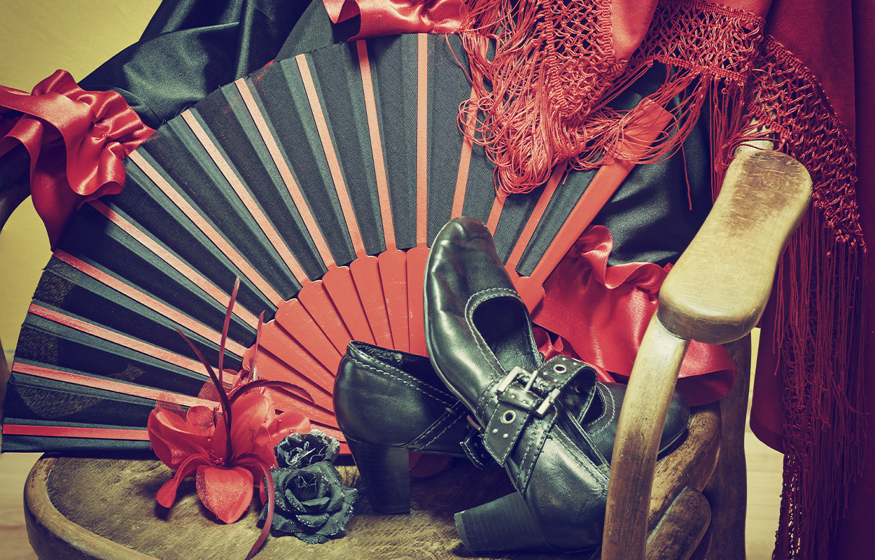 Flameco Udstyr Sko Vifte Haarpynt SJAL PAA STOL