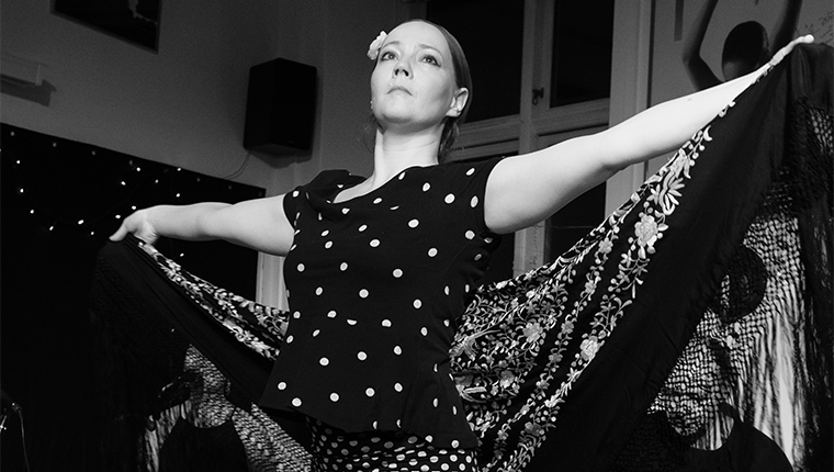 julie andkjaer olsen flamencodans sjal let oevet