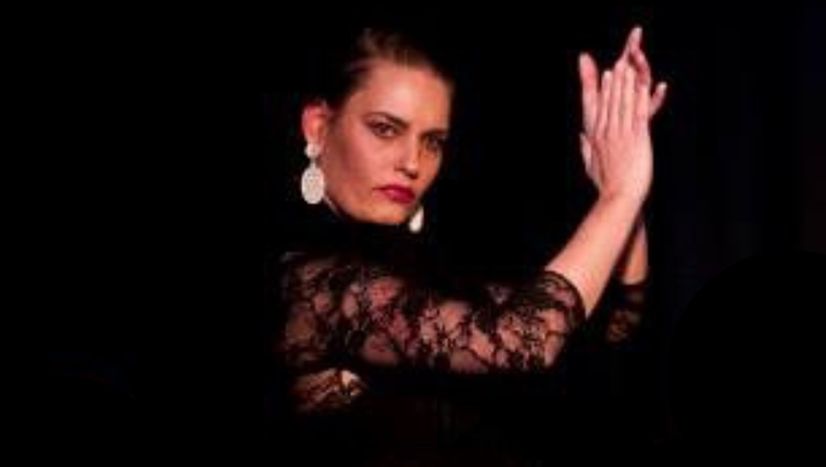 LunaMay danser klapper holdbillede